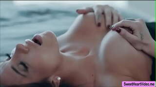 Jaclyn Тејлор не очекуваат да имаат секс со Лив Диви и оргазам