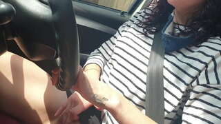 Nyokot mobil umum drive bari maen jeung mah leutik pussy