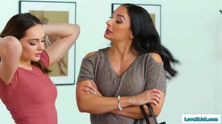 Busty stepmom jeung stepdaughter geus hiji selingkuhan rusiah jeung babeh sneaks kana milfs pangkeng jeung maranéhanana cium.Latin rims nya jeung manéhna licks nya cunt