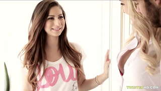 ���हान मुल सांभाळणारे निष्पाप मिळते threesomed