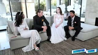 Daddies palīdzēt to stepdaughters Lazda Moore un Jazmin Luv iegūt dažas zināšanas dzimums