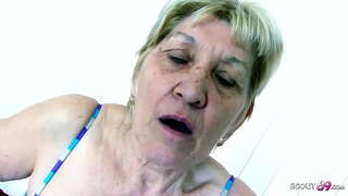 Tena antitra Nenibe Gabi manana Firaisana ara-nofo amin&#039;ny Biby goavam-be akoho tanora