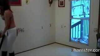 Ексхибиционист бришејќи гол за sweeper, кои skirted!