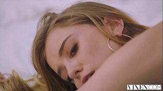 VIXEN ආකෘතිය පුදුම වල් සමග ලිංගික ලොක්කා