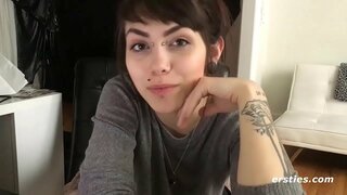 Unshaved ກເລ່ນ Cums ຍາກດຽວ