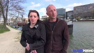 Kocamın önünde alıyorum. Kocamın önünde alıyorum.